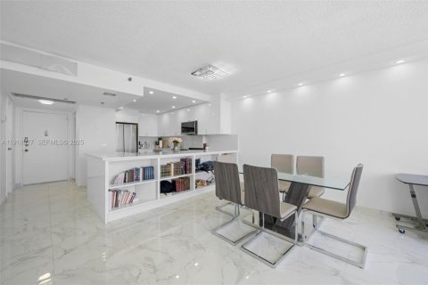 Condo in Miami Beach, Florida, 1 bedroom  № 1976392 - photo 5