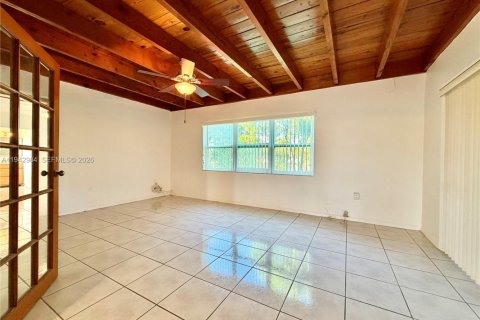 Villa ou maison à louer à Miami, Floride: 4 chambres, 163.14 m2 № 1999374 - photo 10