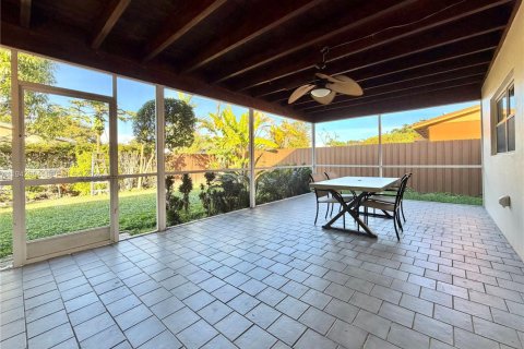 Villa ou maison à louer à Miami, Floride: 4 chambres, 163.14 m2 № 1999374 - photo 24