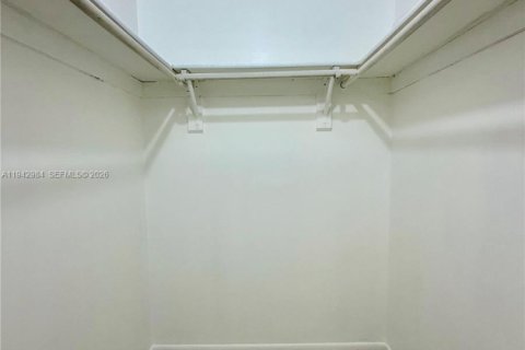 Villa ou maison à louer à Miami, Floride: 4 chambres, 163.14 m2 № 1999374 - photo 13