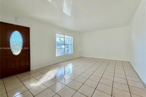 Villa ou maison à louer à Miami, Floride: 4 chambres, 163.14 m2 № 1999374 - photo 3