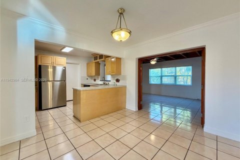 Villa ou maison à louer à Miami, Floride: 4 chambres, 163.14 m2 № 1999374 - photo 5