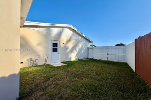 Villa ou maison à louer à Miami, Floride: 4 chambres, 163.14 m2 № 1999374 - photo 25