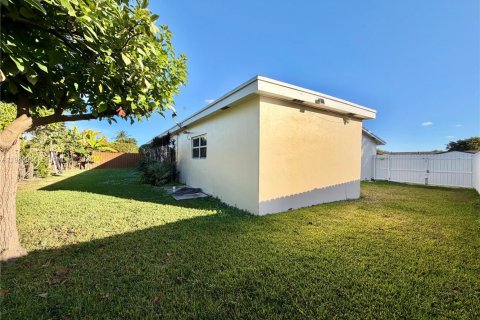 Villa ou maison à louer à Miami, Floride: 4 chambres, 163.14 m2 № 1999374 - photo 26