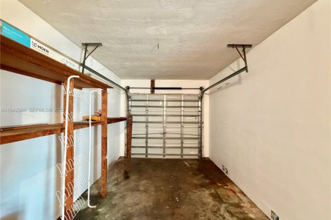 Villa ou maison à louer à Miami, Floride: 4 chambres, 163.14 m2 № 1999374 - photo 23