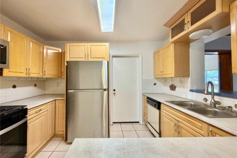 Villa ou maison à louer à Miami, Floride: 4 chambres, 163.14 m2 № 1999374 - photo 7