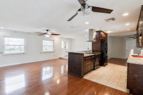 House in Winter Park, Florida 4 bedrooms, 194.35 sq.m. № 2203685 - photo 4