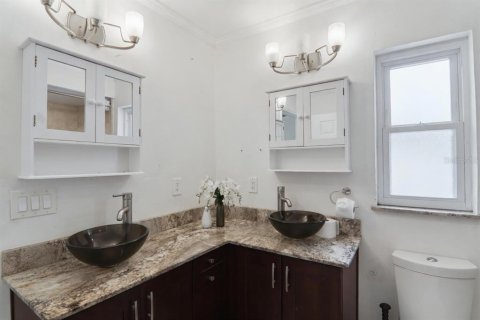 House in Winter Park, Florida 4 bedrooms, 194.35 sq.m. № 2203685 - photo 18