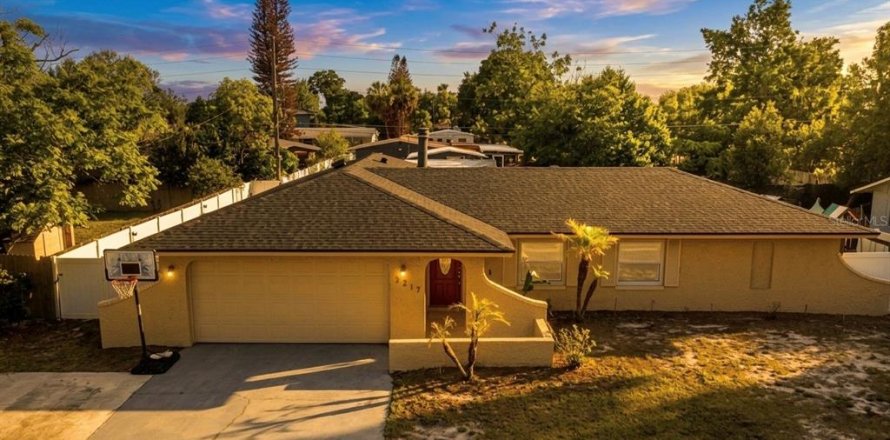 House in Winter Park, Florida 4 bedrooms, 194.35 sq.m. № 2203685