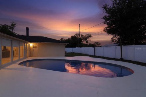 House in Winter Park, Florida 4 bedrooms, 194.35 sq.m. № 2203685 - photo 12