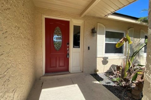 House in Winter Park, Florida 4 bedrooms, 194.35 sq.m. № 2203685 - photo 3