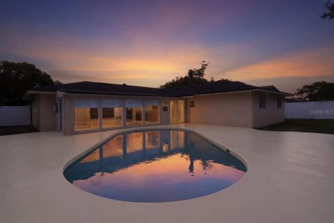 House in Winter Park, Florida 4 bedrooms, 194.35 sq.m. № 2203685 - photo 11