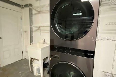 House in Winter Park, Florida 4 bedrooms, 194.35 sq.m. № 2203685 - photo 28