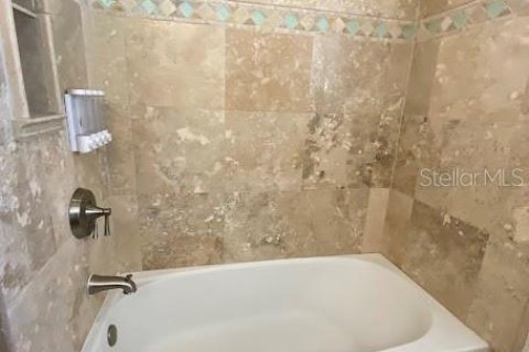 House in Winter Park, Florida 4 bedrooms, 194.35 sq.m. № 2203685 - photo 21