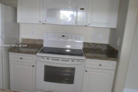 Copropriété à louer à Miramar, Floride: 2 chambres, 78.97 m2 № 2065014 - photo 3