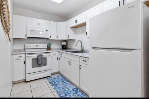 Copropriété à louer à Stuart, Floride: 2 chambres, 72.28 m2 № 2439270 - photo 6