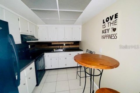 Condo in Cape Canaveral, Florida, 1 bedroom  № 1831262 - photo 6