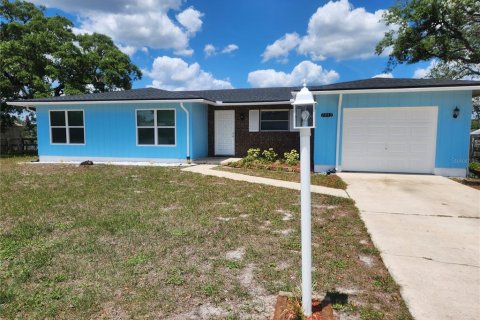 House in Deltona, Florida 3 bedrooms, 138.61 sq.m. № 2211234