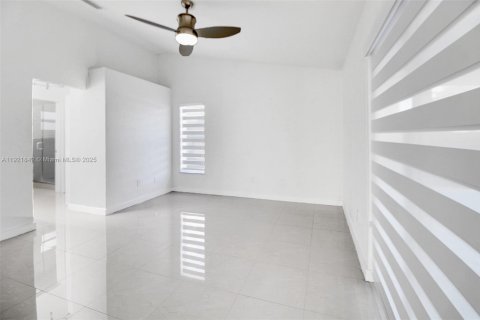 House in Kendall, Florida 4 bedrooms, 188.22 sq.m. № 1975767 - photo 6