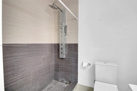 House in Kendall, Florida 4 bedrooms, 188.22 sq.m. № 1975767 - photo 21