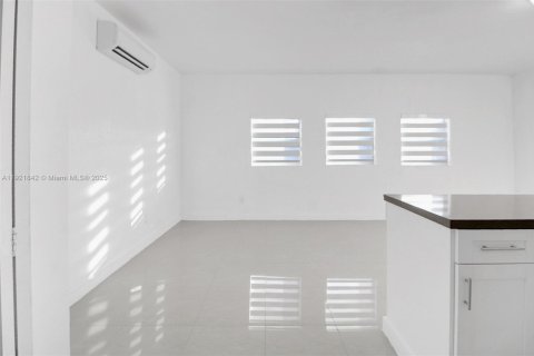 House in Kendall, Florida 4 bedrooms, 188.22 sq.m. № 1975767 - photo 18