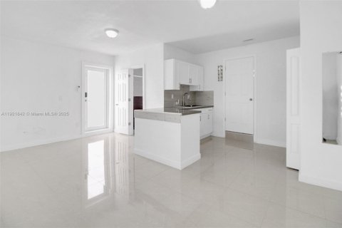 House in Kendall, Florida 4 bedrooms, 188.22 sq.m. № 1975767 - photo 19