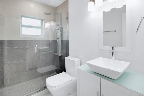 House in Kendall, Florida 4 bedrooms, 188.22 sq.m. № 1975767 - photo 15