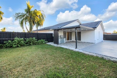 House in Kendall, Florida 4 bedrooms, 188.22 sq.m. № 1975767 - photo 29