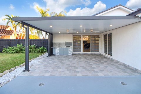 House in Kendall, Florida 4 bedrooms, 188.22 sq.m. № 1975767 - photo 28