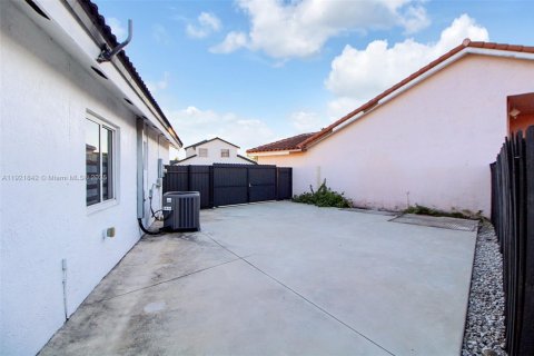 House in Kendall, Florida 4 bedrooms, 188.22 sq.m. № 1975767 - photo 25