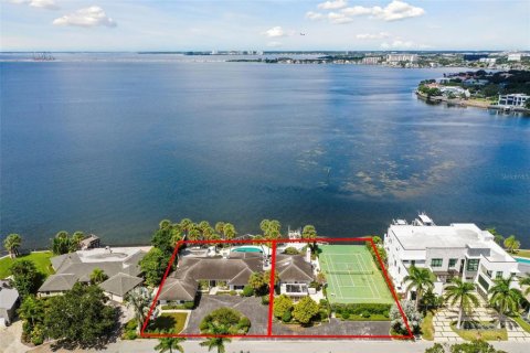 Купить виллу или дом в Тампа, Флорида 3 комнаты, 489.87м2, № 1561545 - фото 1