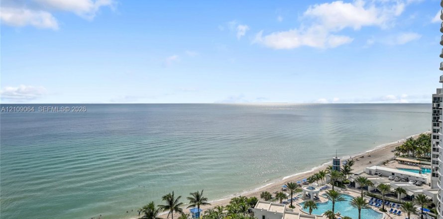 Condominio en Hollywood, Florida, 2 dormitorios  № 2422839