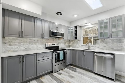 House in Orlando, Florida 3 bedrooms, 138.05 sq.m. № 1797239 - photo 15