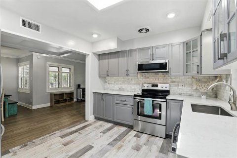 House in Orlando, Florida 3 bedrooms, 138.05 sq.m. № 1797239 - photo 17