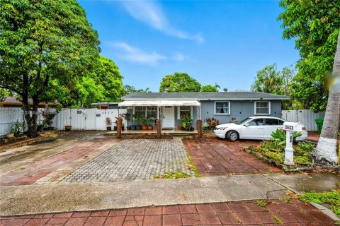 House in Fort Lauderdale, Florida 3 bedrooms, 109.25 sq.m. № 1887288 - photo 1