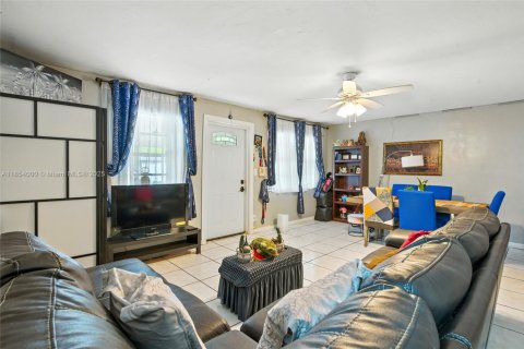 House in Fort Lauderdale, Florida 3 bedrooms, 109.25 sq.m. № 1887288 - photo 6