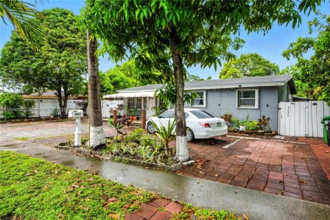 House in Fort Lauderdale, Florida 3 bedrooms, 109.25 sq.m. № 1887288 - photo 3