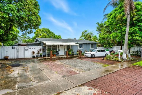 House in Fort Lauderdale, Florida 3 bedrooms, 109.25 sq.m. № 1887288 - photo 2