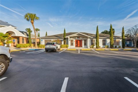 Commercial property in Spring Hill, Florida 423.45 sq.m. № 2217202 - photo 2