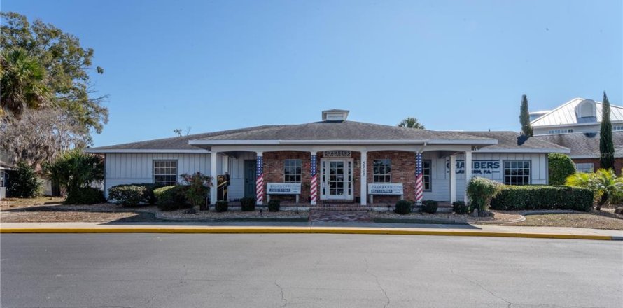 Commercial property in Spring Hill, Florida 423.45 sq.m. № 2217202