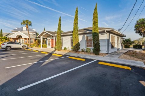 Commercial property in Spring Hill, Florida 423.45 sq.m. № 2217202 - photo 10