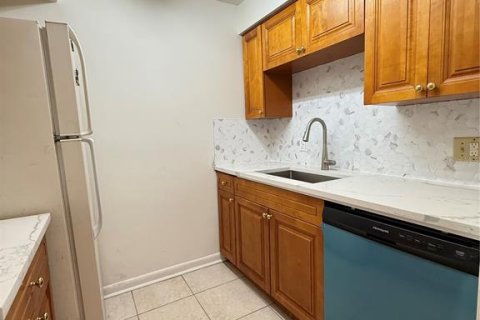 Condo in Tampa, Florida, 2 bedrooms № 2258261 - photo 14