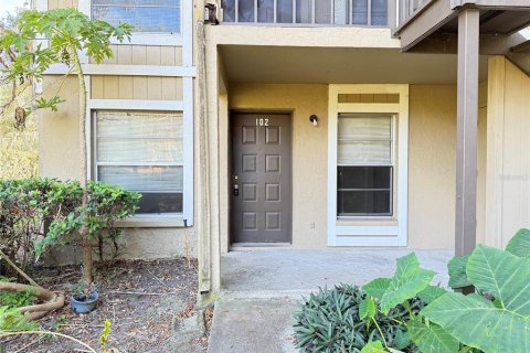 Condo in Tampa, Florida, 2 bedrooms № 2258261 - photo 2