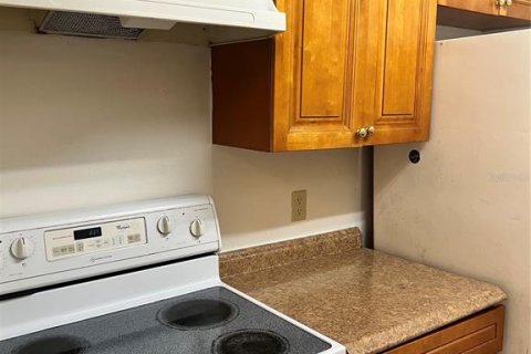 Condo in Tampa, Florida, 2 bedrooms № 2258261 - photo 12