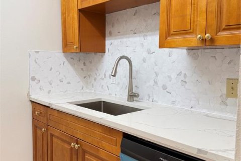 Condo in Tampa, Florida, 2 bedrooms № 2258261 - photo 13