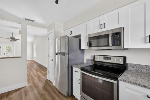 Touwnhouse à vendre à Eustis, Floride: 2 chambres, 115.2 m2 № 2373286 - photo 10