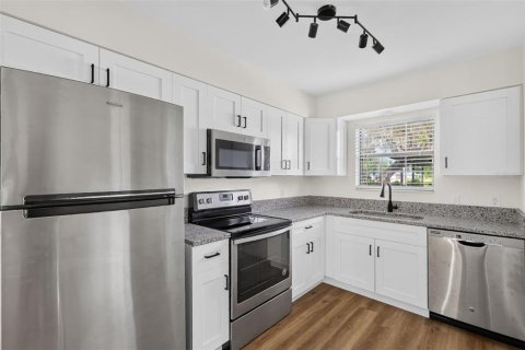 Touwnhouse à vendre à Eustis, Floride: 2 chambres, 115.2 m2 № 2373286 - photo 9