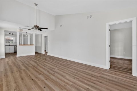 Touwnhouse à vendre à Eustis, Floride: 2 chambres, 115.2 m2 № 2373286 - photo 4