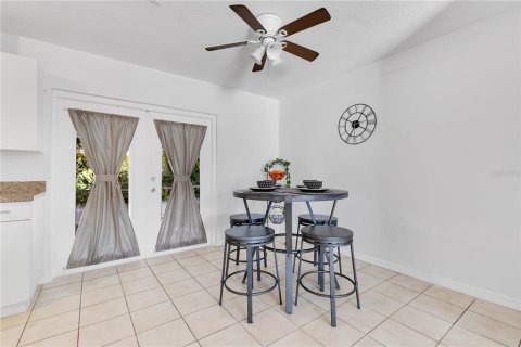 House in Deltona, Florida 3 bedrooms, 199.93 sq.m. № 1678986 - photo 17