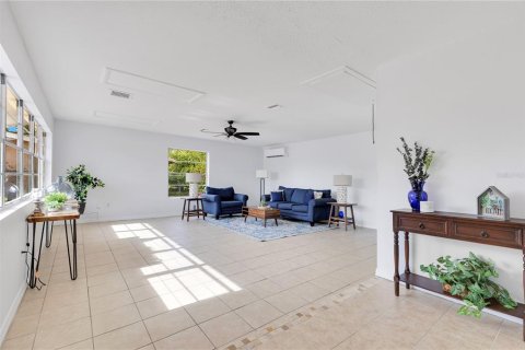 House in Deltona, Florida 3 bedrooms, 199.93 sq.m. № 1678986 - photo 8